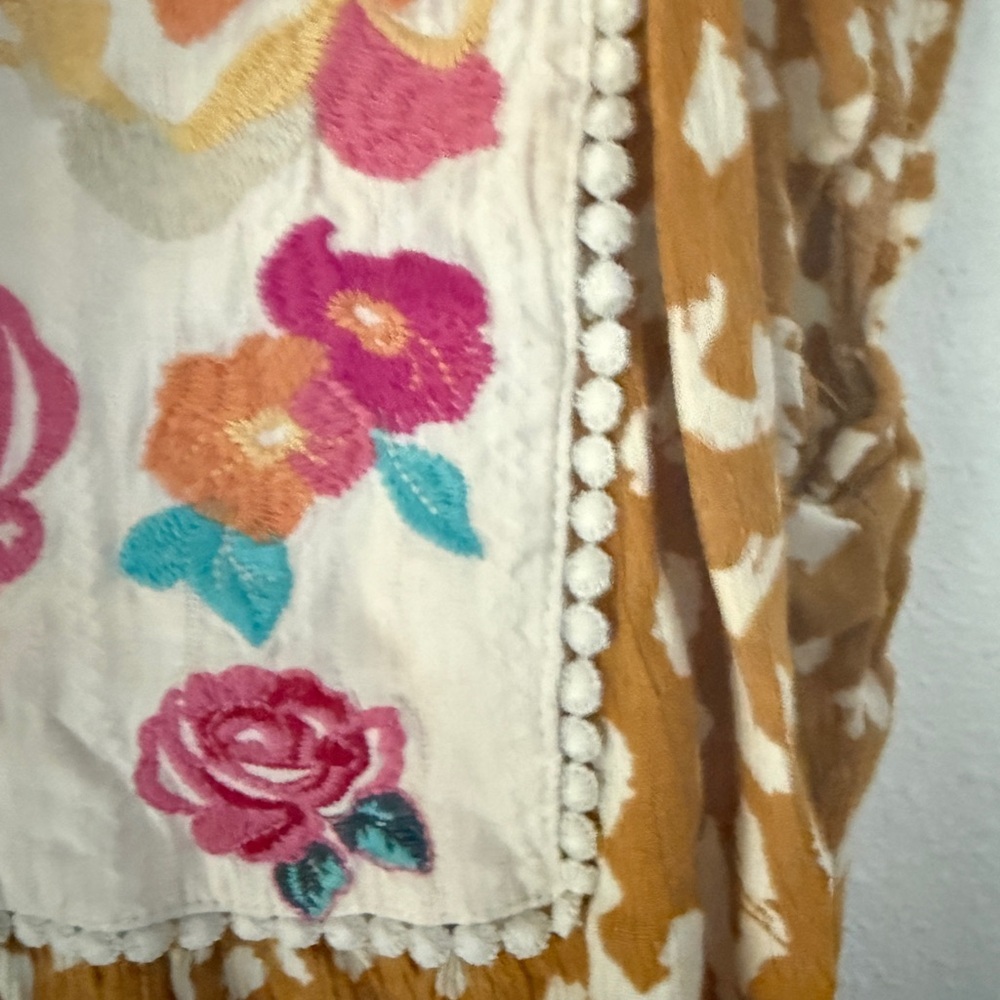 Savanna Jane Yellow Cheetah Print Embroidered  Flowy Top Women's Size Small Boho - Picture 5 of 8